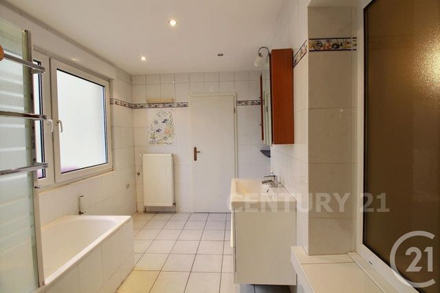 Afficher la photo en grand appartement à vendre - 3 pièces - 67.0 m2 - ST AVOLD - 57 - LORRAINE - Century 21 Rond Point De L'Europe