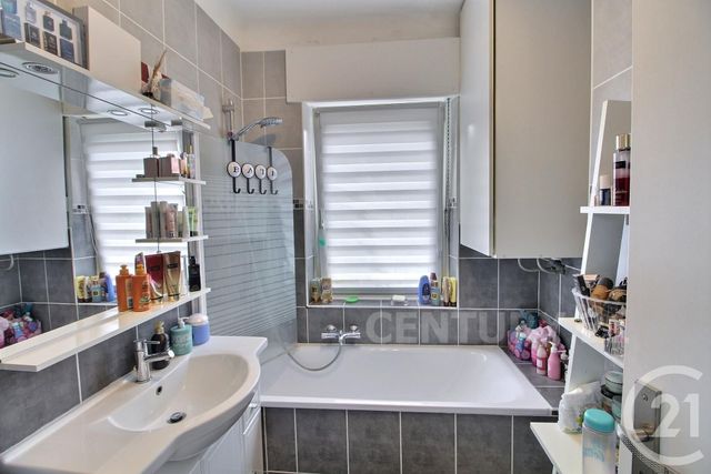 Appartement F3 à vendre - 3 pièces - 97.79 m2 - FORBACH - 57 - LORRAINE - Century 21 Rond Point De L'Europe Appartement F3 à vendre - 3 pièces - 97.79 m2 - FORBACH - 57 - LORRAINE - Century 21 Rond Point De L'Europe