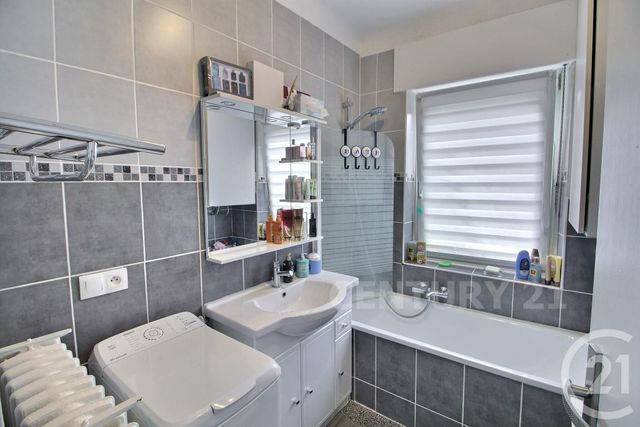 Appartement F3 à vendre - 3 pièces - 97.79 m2 - FORBACH - 57 - LORRAINE - Century 21 Rond Point De L'Europe Appartement F3 à vendre - 3 pièces - 97.79 m2 - FORBACH - 57 - LORRAINE - Century 21 Rond Point De L'Europe