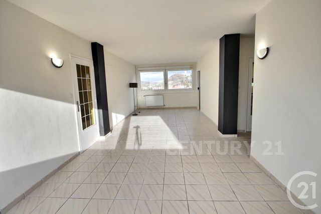 Appartement F5 à vendre - 5 pièces - 97.13 m2 - ST AVOLD - 57 - LORRAINE - Century 21 Rond Point De L'Europe Appartement F5 à vendre - 5 pièces - 97.13 m2 - ST AVOLD - 57 - LORRAINE - Century 21 Rond Point De L'Europe