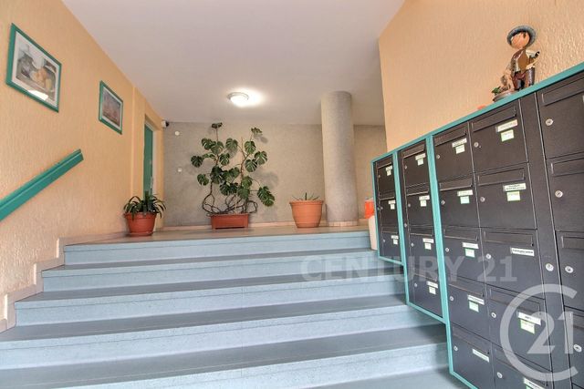 Appartement F5 à vendre - 5 pièces - 97.13 m2 - ST AVOLD - 57 - LORRAINE - Century 21 Rond Point De L'Europe Appartement F5 à vendre - 5 pièces - 97.13 m2 - ST AVOLD - 57 - LORRAINE - Century 21 Rond Point De L'Europe