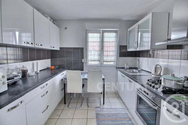 appartement à vendre - 5 pièces - 76.16 m2 - ST AVOLD - 57 - LORRAINE - Century 21 Rond Point De L'Europe appartement à vendre - 5 pièces - 76.16 m2 - ST AVOLD - 57 - LORRAINE - Century 21 Rond Point De L'Europe
