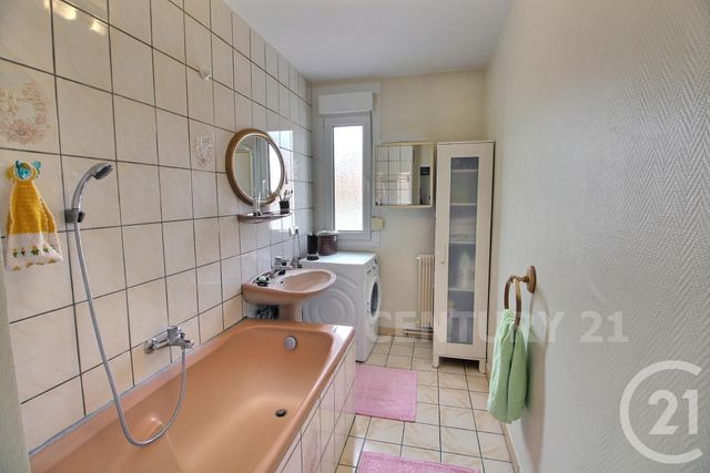 appartement à vendre - 5 pièces - 76.16 m2 - ST AVOLD - 57 - LORRAINE - Century 21 Rond Point De L'Europe appartement à vendre - 5 pièces - 76.16 m2 - ST AVOLD - 57 - LORRAINE - Century 21 Rond Point De L'Europe