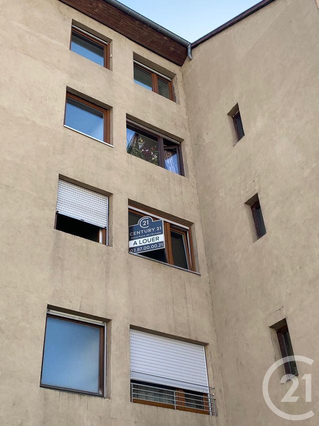 Appartement à louer - 2 pièces - 45.08 m2 - ST AVOLD - 57 - LORRAINE - Century 21 Rond Point De L'Europe