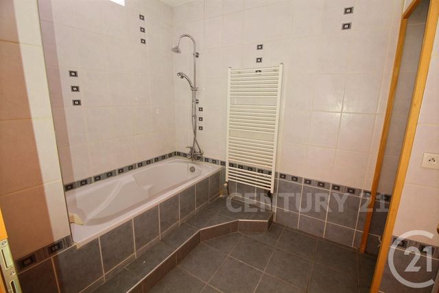 Appartement F3 à vendre - 3 pièces - 77.06 m2 - ST AVOLD - 57 - LORRAINE - Century 21 Rond Point De L'Europe Appartement F3 à vendre - 3 pièces - 77.06 m2 - ST AVOLD - 57 - LORRAINE - Century 21 Rond Point De L'Europe