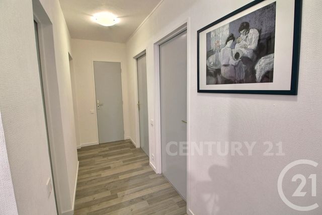 Afficher la photo en grand appartement à vendre - 5 pièces - 109.16 m2 - ST AVOLD - 57 - LORRAINE - Century 21 Rond Point De L'Europe