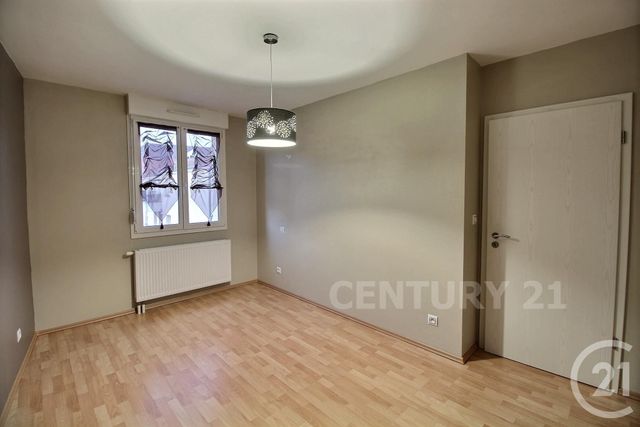 Afficher la photo en grand Appartement F3 à vendre - 3 pièces - 66.86 m2 - ST AVOLD - 57 - LORRAINE - Century 21 Rond Point De L'Europe