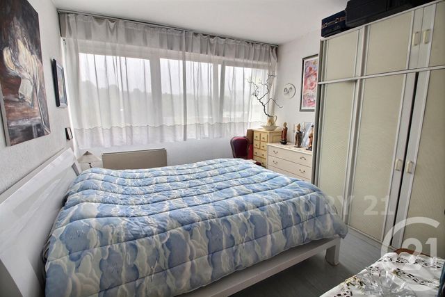 Afficher la photo en grand Appartement F4 à vendre - 4 pièces - 86.52 m2 - ST AVOLD - 57 - LORRAINE - Century 21 Rond Point De L'Europe