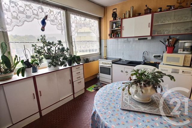 Afficher la photo en grand Appartement F4 à vendre - 4 pièces - 86.52 m2 - ST AVOLD - 57 - LORRAINE - Century 21 Rond Point De L'Europe