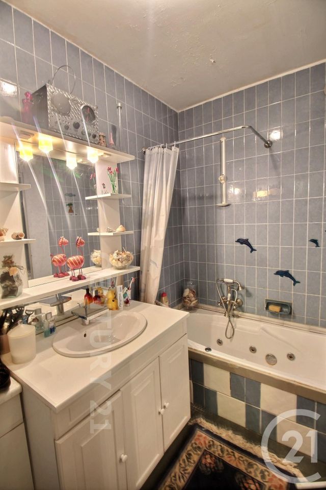 Afficher la photo en grand Appartement F4 à vendre - 4 pièces - 86.52 m2 - ST AVOLD - 57 - LORRAINE - Century 21 Rond Point De L'Europe