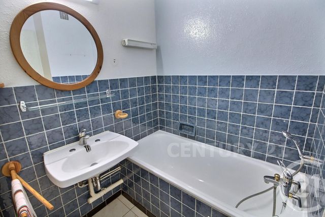 Afficher la photo en grand Appartement F5 à vendre - 5 pièces - 91.37 m2 - ST AVOLD - 57 - LORRAINE - Century 21 Rond Point De L'Europe