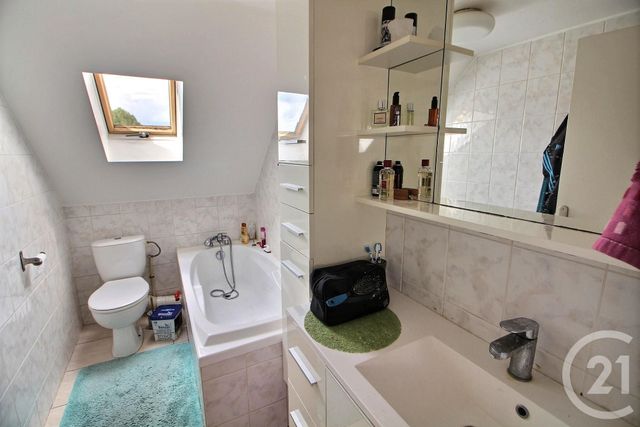 Afficher la photo en grand Appartement F3 à louer - 3 pièces - 65.21 m2 - ST AVOLD - 57 - LORRAINE - Century 21 Rond Point De L'Europe