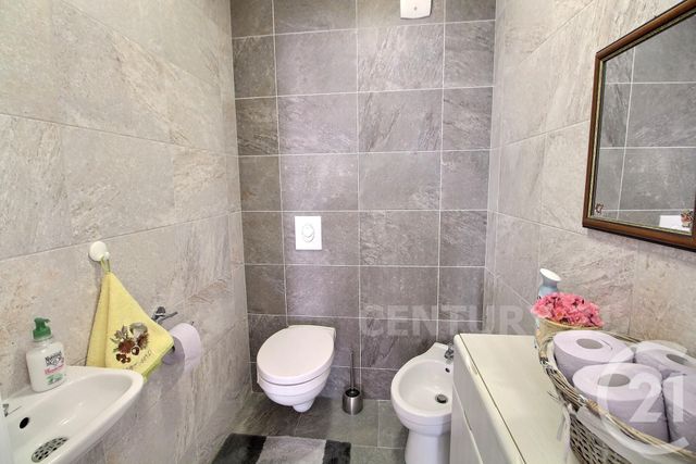 Afficher la photo en grand Appartement F3 à vendre - 3 pièces - 77.8 m2 - ST AVOLD - 57 - LORRAINE - Century 21 Rond Point De L'Europe