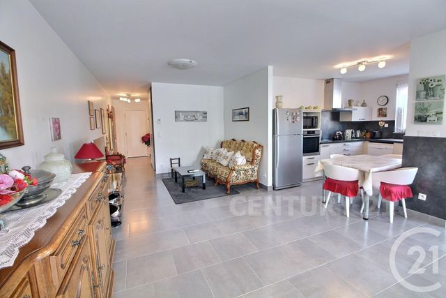 Afficher la photo en grand Appartement F3 à vendre - 3 pièces - 77.8 m2 - ST AVOLD - 57 - LORRAINE - Century 21 Rond Point De L'Europe
