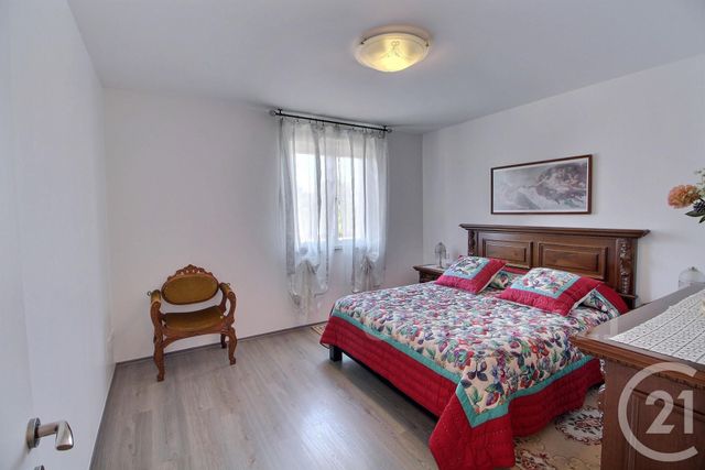 Afficher la photo en grand Appartement F3 à vendre - 3 pièces - 77.8 m2 - ST AVOLD - 57 - LORRAINE - Century 21 Rond Point De L'Europe