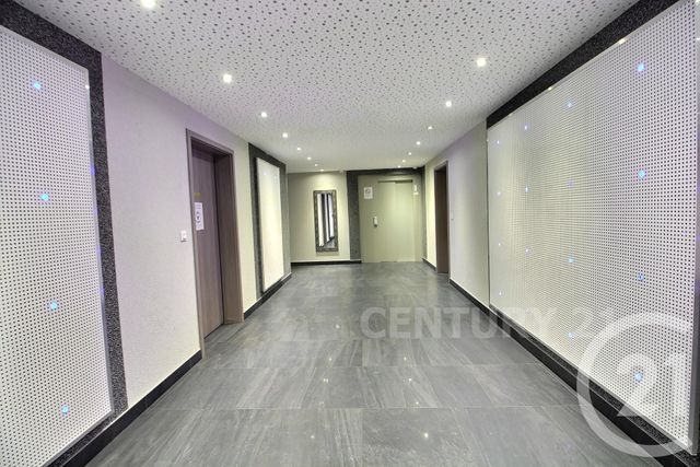 Afficher la photo en grand Appartement F3 à vendre - 3 pièces - 77.8 m2 - ST AVOLD - 57 - LORRAINE - Century 21 Rond Point De L'Europe