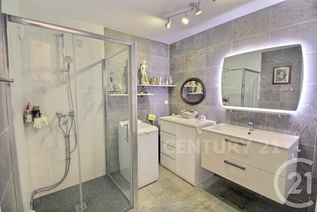 Afficher la photo en grand Appartement F3 à vendre - 3 pièces - 77.8 m2 - ST AVOLD - 57 - LORRAINE - Century 21 Rond Point De L'Europe