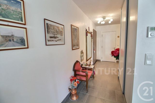Afficher la photo en grand Appartement F3 à vendre - 3 pièces - 77.8 m2 - ST AVOLD - 57 - LORRAINE - Century 21 Rond Point De L'Europe