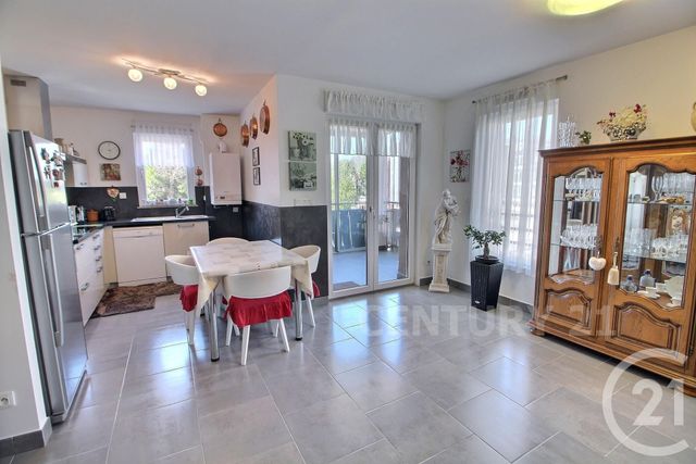 Afficher la photo en grand Appartement F3 à vendre - 3 pièces - 77.8 m2 - ST AVOLD - 57 - LORRAINE - Century 21 Rond Point De L'Europe