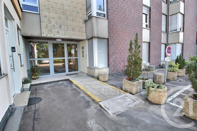 Appartement F4 à vendre - 4 pièces - 75.79 m2 - ST AVOLD - 57 - LORRAINE - Century 21 Rond Point De L'Europe