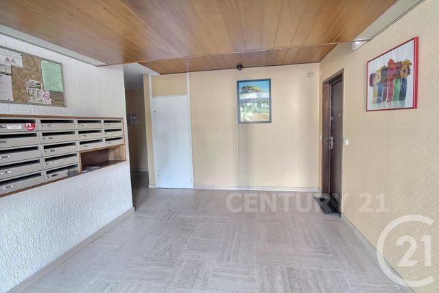 Appartement F4 à vendre - 4 pièces - 75.79 m2 - ST AVOLD - 57 - LORRAINE - Century 21 Rond Point De L'Europe