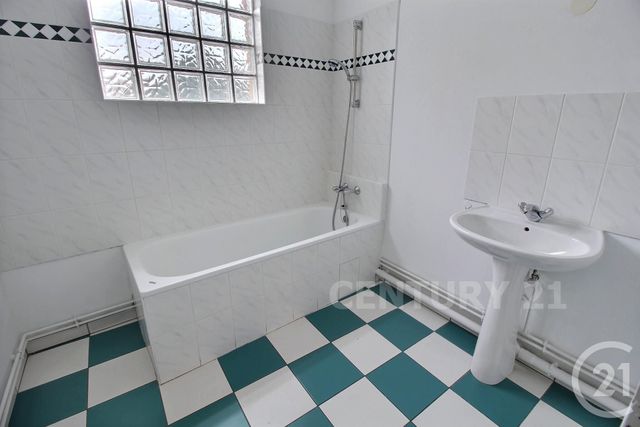 Afficher la photo en grand Appartement F4 à vendre - 4 pièces - 97.62 m2 - ST AVOLD - 57 - LORRAINE - Century 21 Rond Point De L'Europe