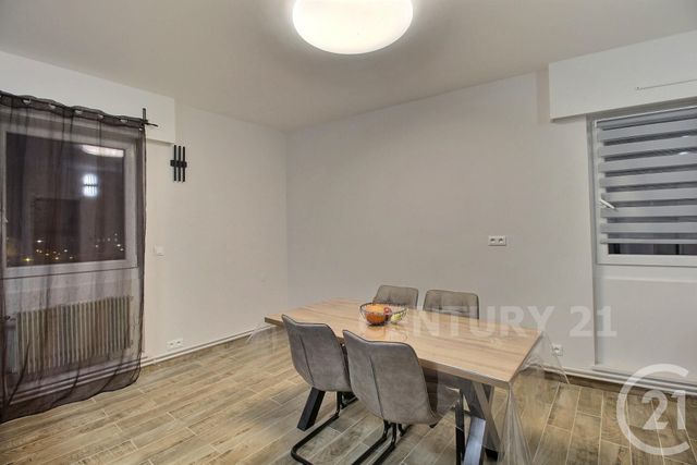 Appartement F5 à vendre - 5 pièces - 107.0 m2 - ST AVOLD - 57 - LORRAINE - Century 21 Rond Point De L'Europe