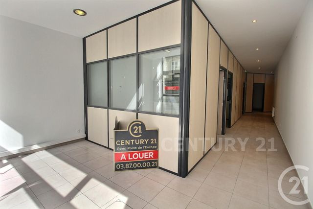 commerce à louer - 106.05 m2 - ST AVOLD - 57 - LORRAINE - Century 21 Rond Point De L'Europe