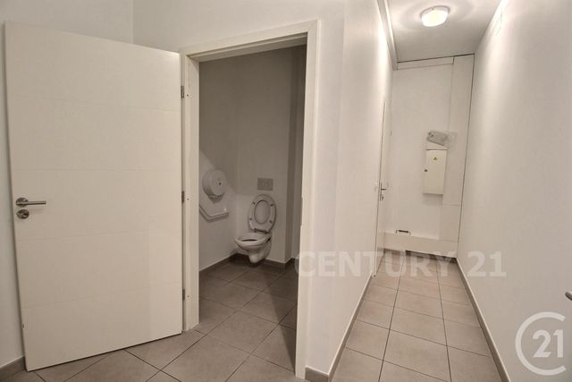 commerce à louer - 106.05 m2 - ST AVOLD - 57 - LORRAINE - Century 21 Rond Point De L'Europe