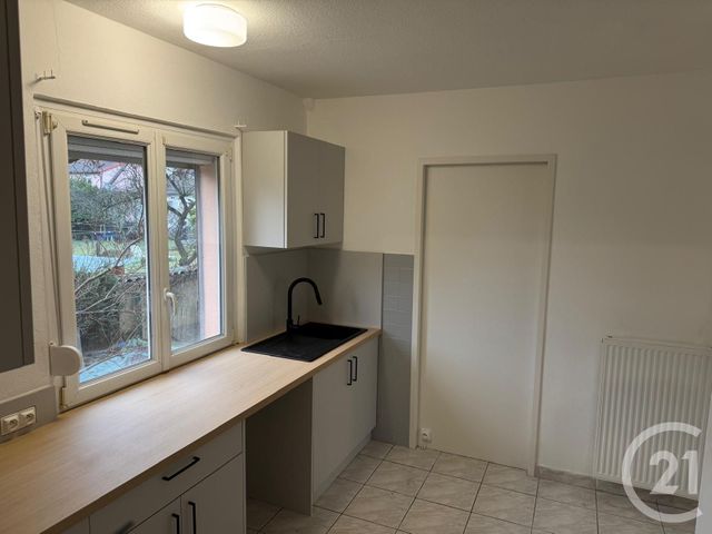 Appartement à louer - 4 pièces - 79.0 m2 - ST AVOLD - 57 - LORRAINE - Century 21 Rond Point De L'Europe