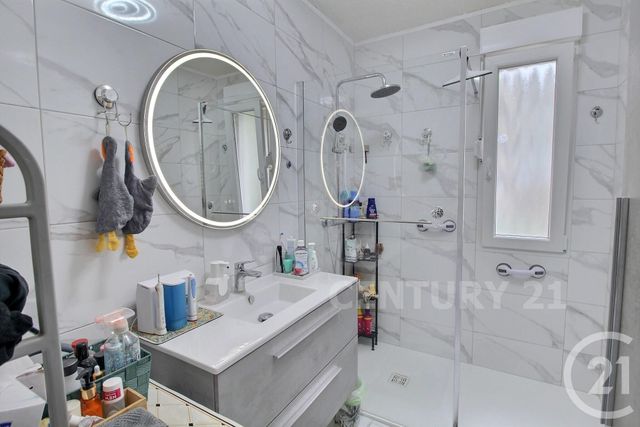 Appartement F3 à vendre - 3 pièces - 69.63 m2 - ST AVOLD - 57 - LORRAINE - Century 21 Rond Point De L'Europe