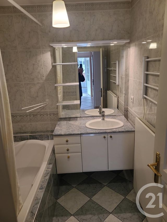 Appartement F3 à louer - 3 pièces - 77.52 m2 - ST AVOLD - 57 - LORRAINE - Century 21 Rond Point De L'Europe