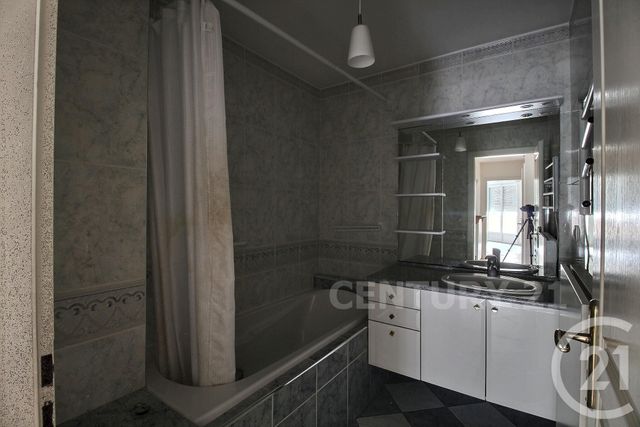 Appartement F3 à louer - 3 pièces - 77.52 m2 - ST AVOLD - 57 - LORRAINE - Century 21 Rond Point De L'Europe