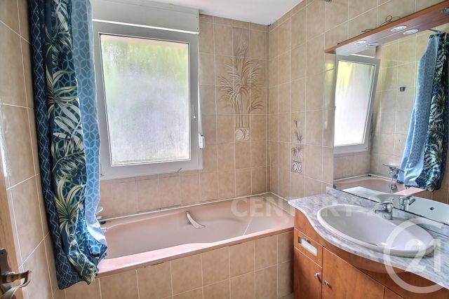Appartement F4 à vendre - 4 pièces - 77.76 m2 - ST AVOLD - 57 - LORRAINE - Century 21 Rond Point De L'Europe