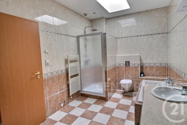 Appartement F5 à vendre - 5 pièces - 142.74 m2 - ST AVOLD - 57 - LORRAINE - Century 21 Rond Point De L'Europe
