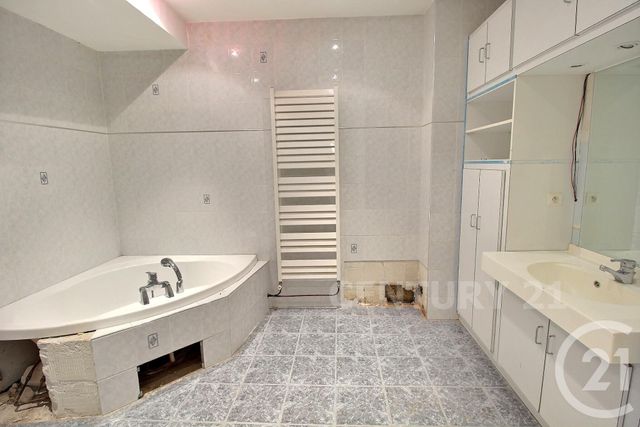 Appartement Duplex à vendre - 6 pièces - 196.03 m2 - ST AVOLD - 57 - LORRAINE - Century 21 Rond Point De L'Europe