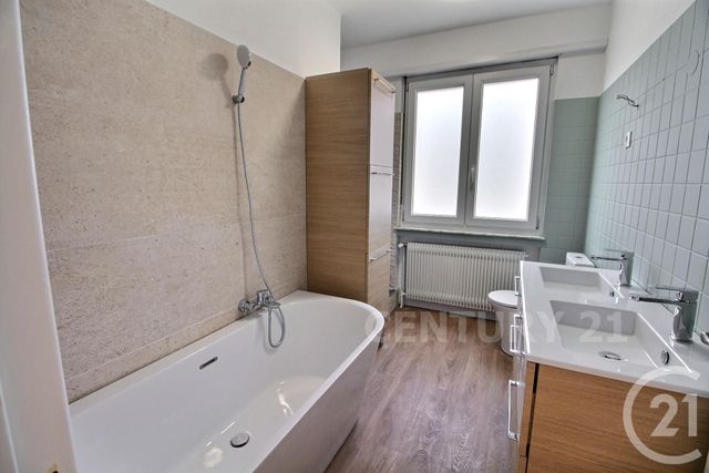 Appartement F5 à louer - 5 pièces - 140.0 m2 - ST AVOLD - 57 - LORRAINE - Century 21 Rond Point De L'Europe