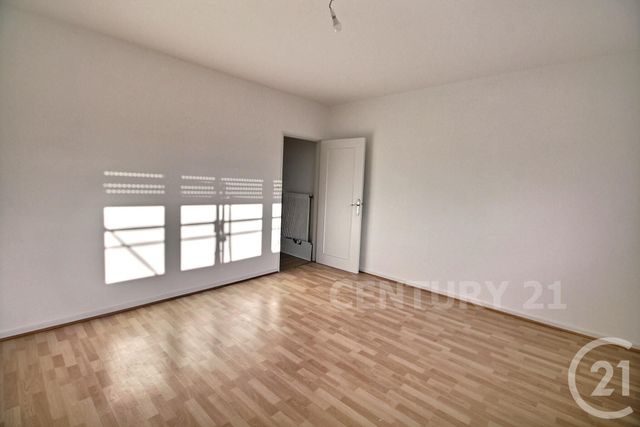 Appartement F5 à louer - 5 pièces - 140.0 m2 - ST AVOLD - 57 - LORRAINE - Century 21 Rond Point De L'Europe